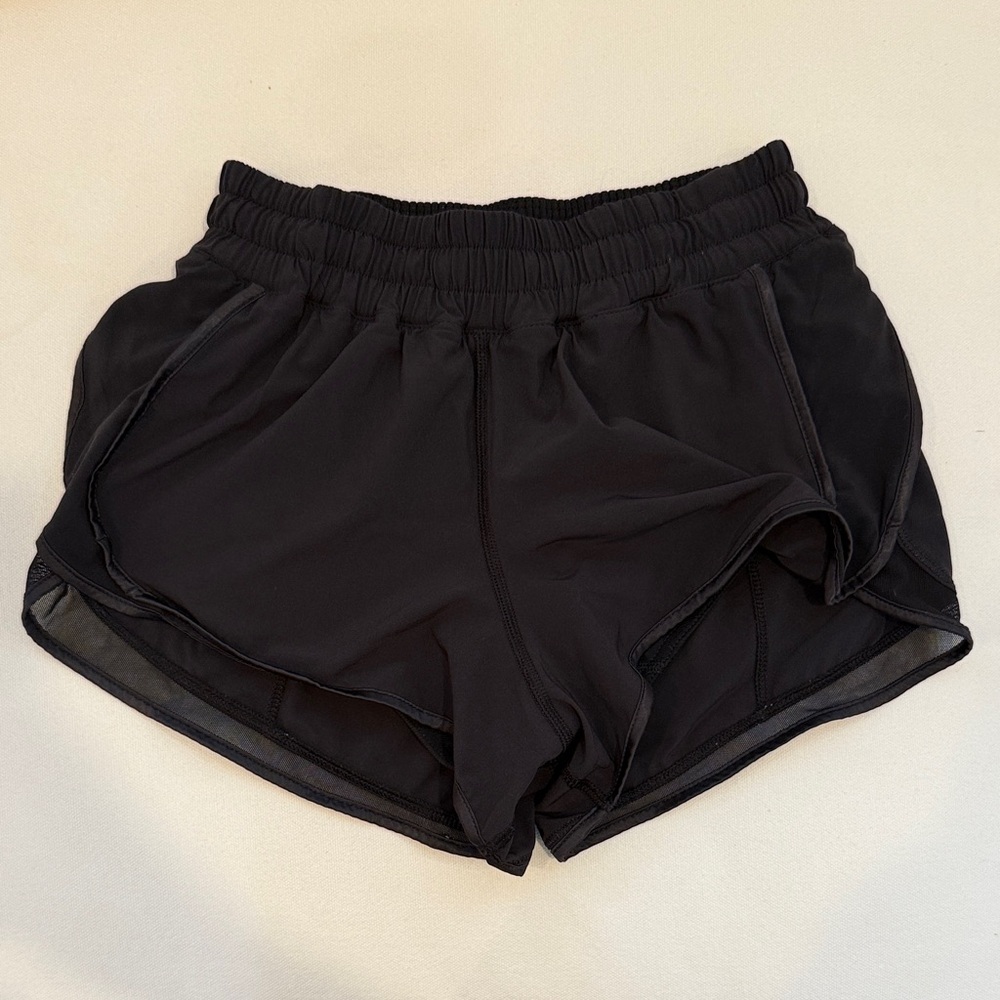 Lulu Lemon Hotty Hot 2.5in Low rise short